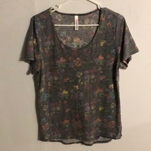 LuLaRoe Classic Tee large